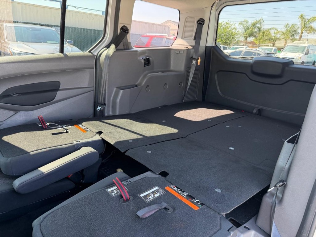 Ford Transit Connect Vehicle Full-screen Gallery Image 46