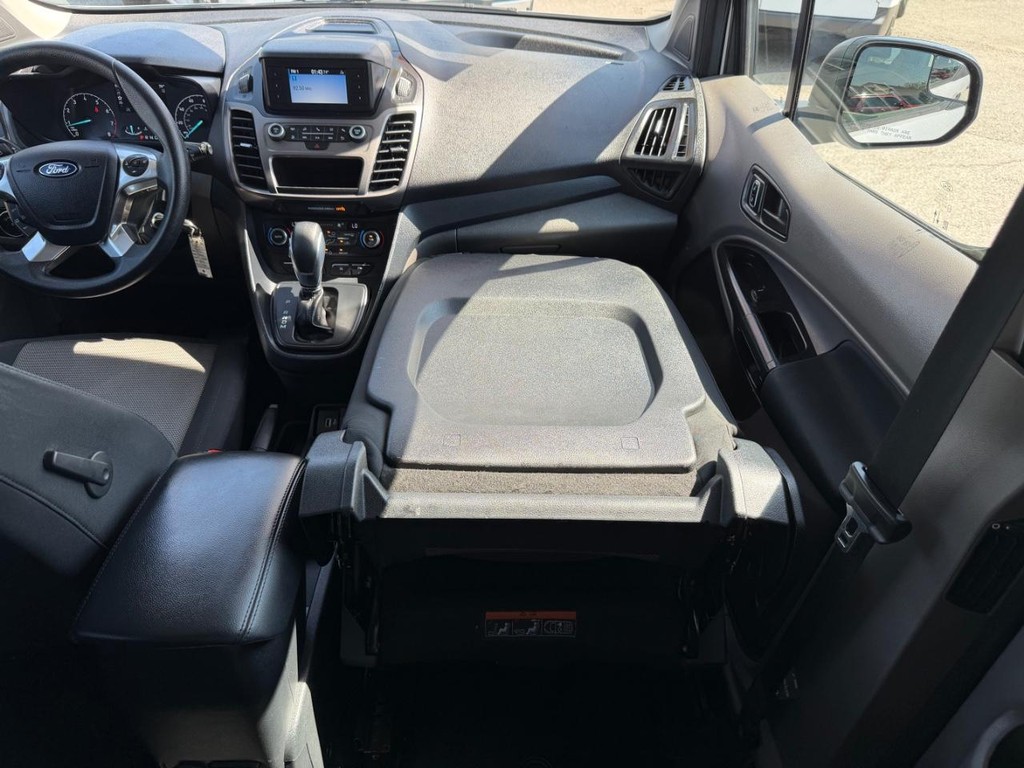 Ford Transit Connect Vehicle Full-screen Gallery Image 47