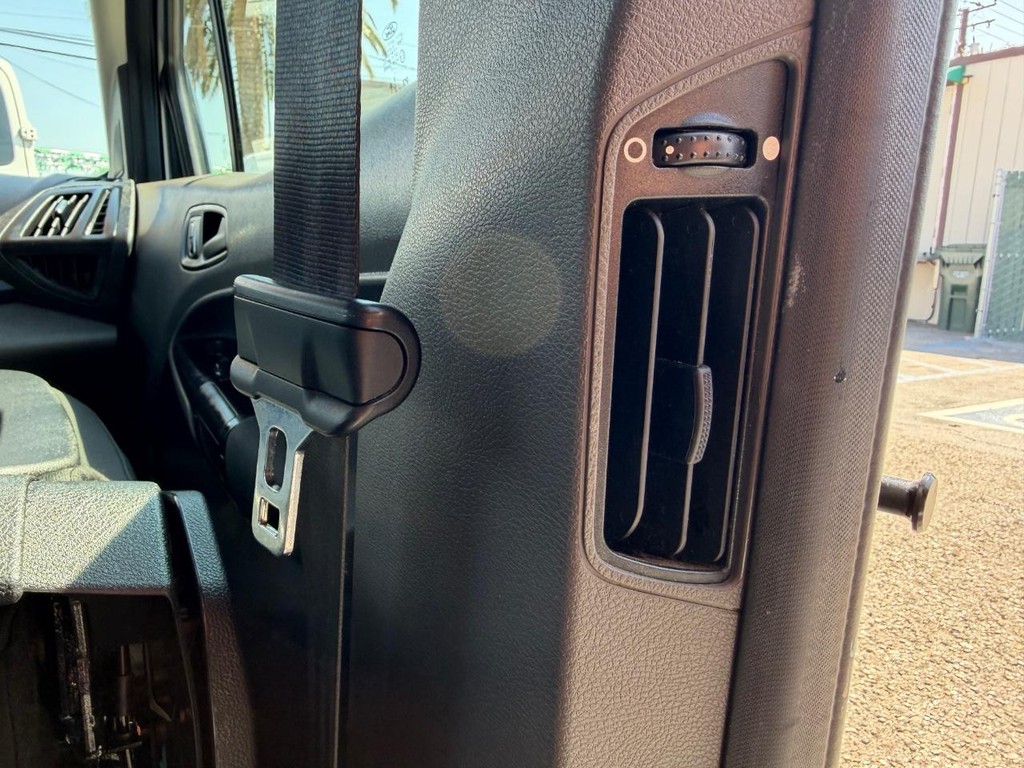 Ford Transit Connect Vehicle Full-screen Gallery Image 50