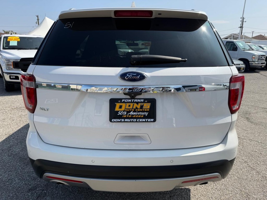 Ford Explorer Vehicle Full-screen Gallery Image 08