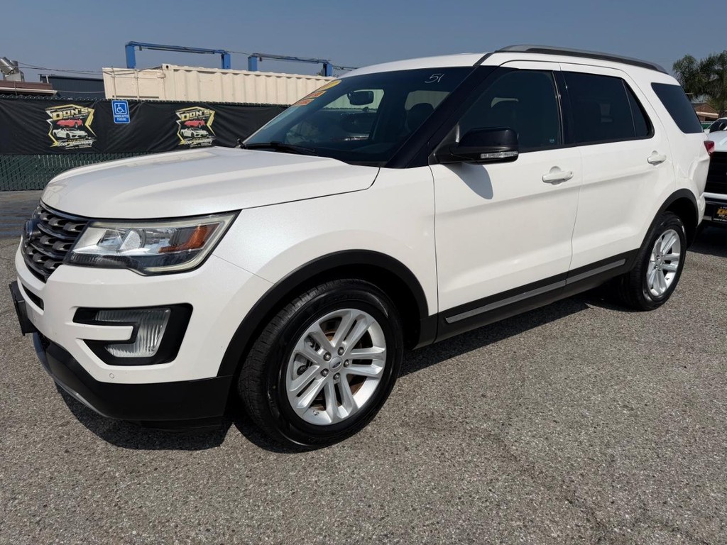 Ford Explorer Vehicle Full-screen Gallery Image 12