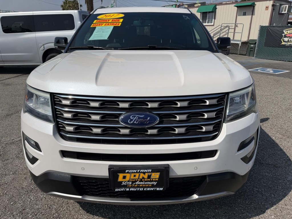 Ford Explorer Vehicle Full-screen Gallery Image 14