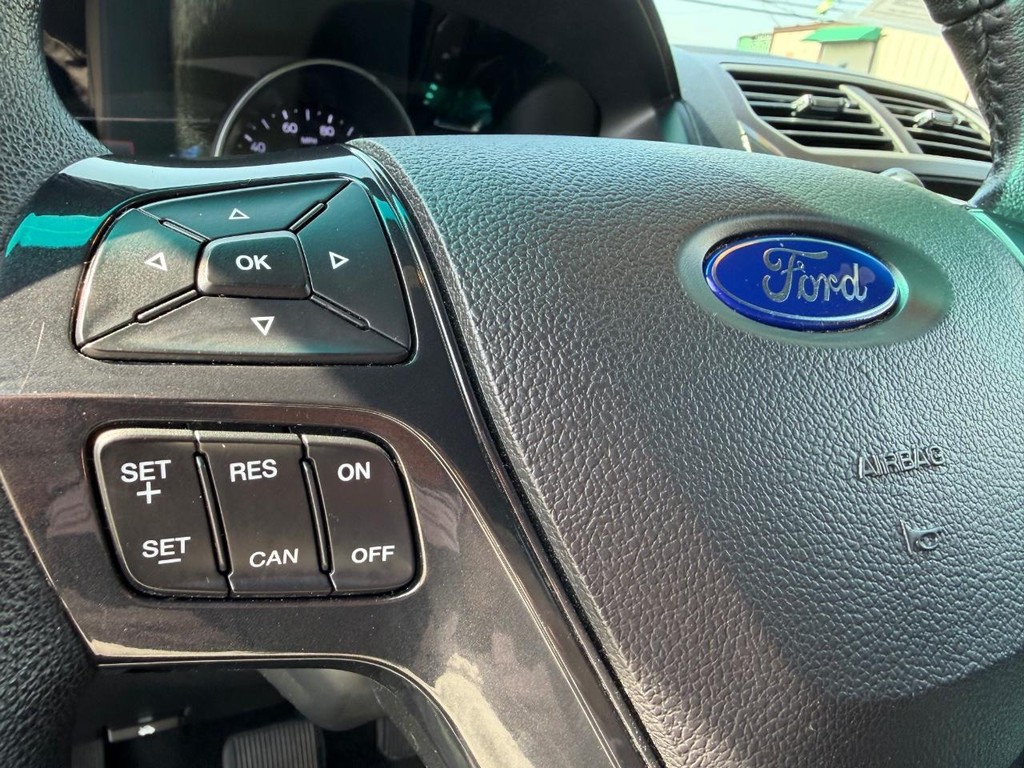 Ford Explorer Vehicle Full-screen Gallery Image 28