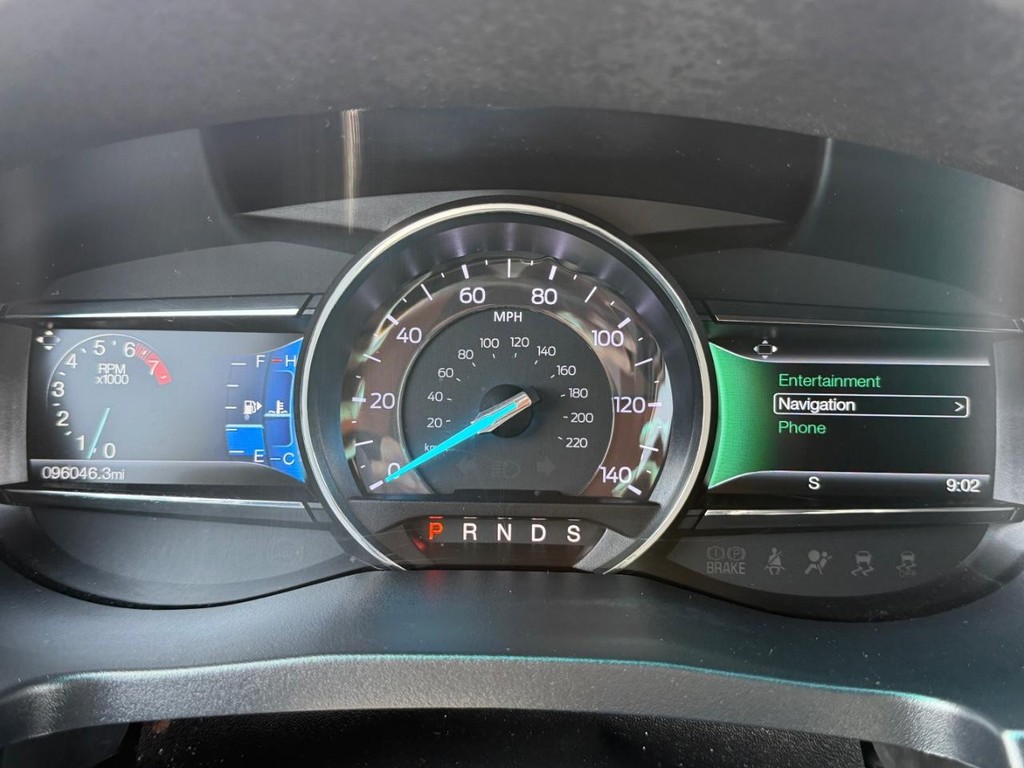Ford Explorer Vehicle Full-screen Gallery Image 30