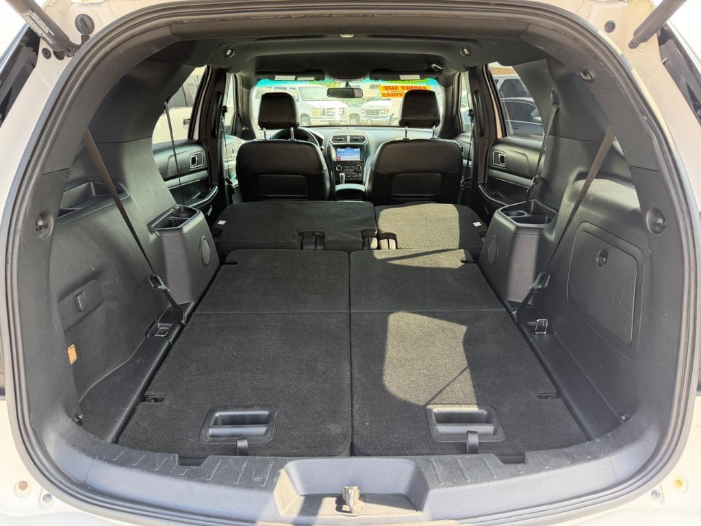 Ford Explorer Vehicle Full-screen Gallery Image 44