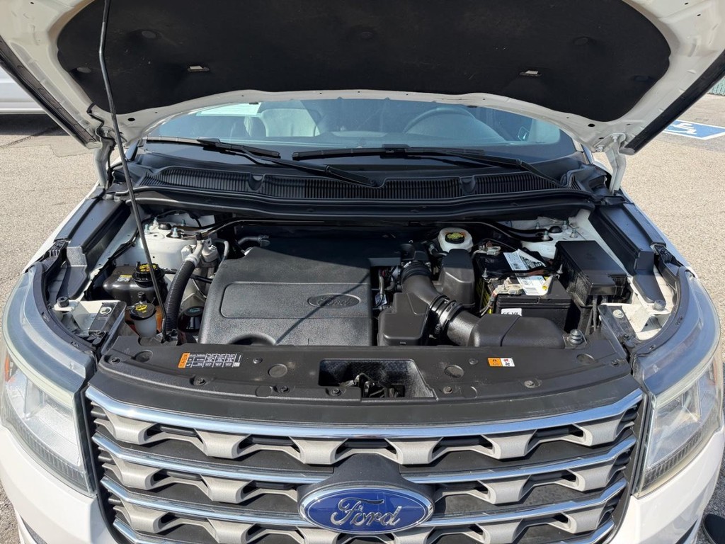 Ford Explorer Vehicle Full-screen Gallery Image 47
