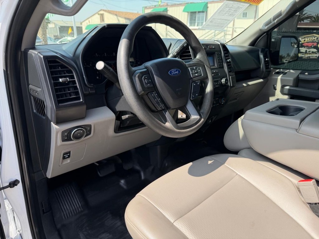 Ford F-150 Vehicle Full-screen Gallery Image 16