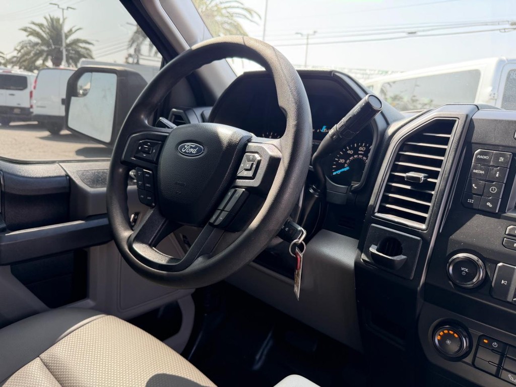 Ford F-150 Vehicle Full-screen Gallery Image 19