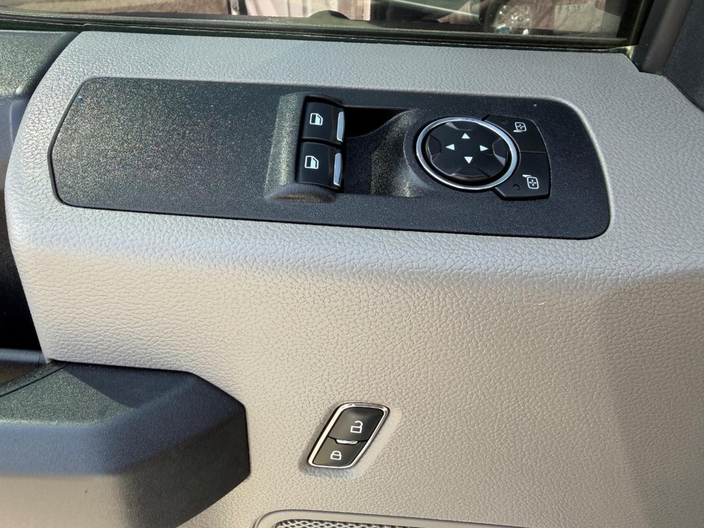 Ford F-150 Vehicle Full-screen Gallery Image 22