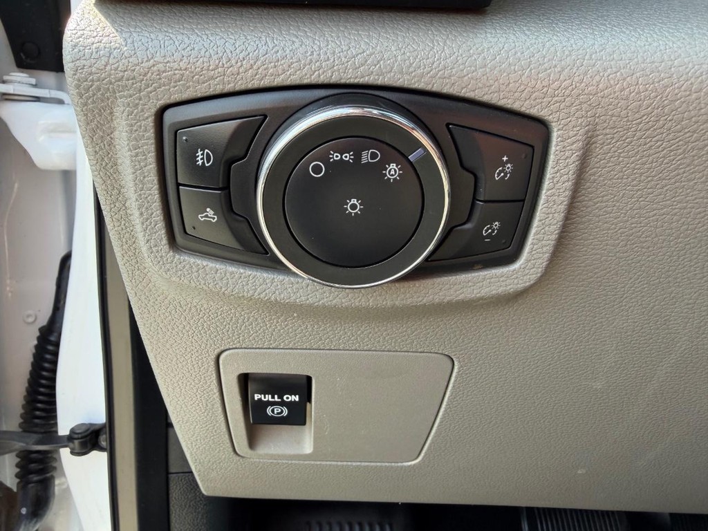 Ford F-150 Vehicle Full-screen Gallery Image 23