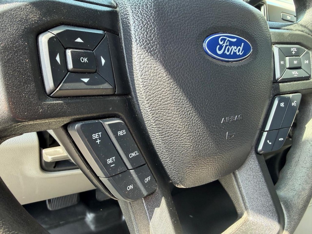 Ford F-150 Vehicle Full-screen Gallery Image 24