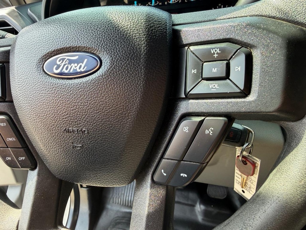 Ford F-150 Vehicle Full-screen Gallery Image 25