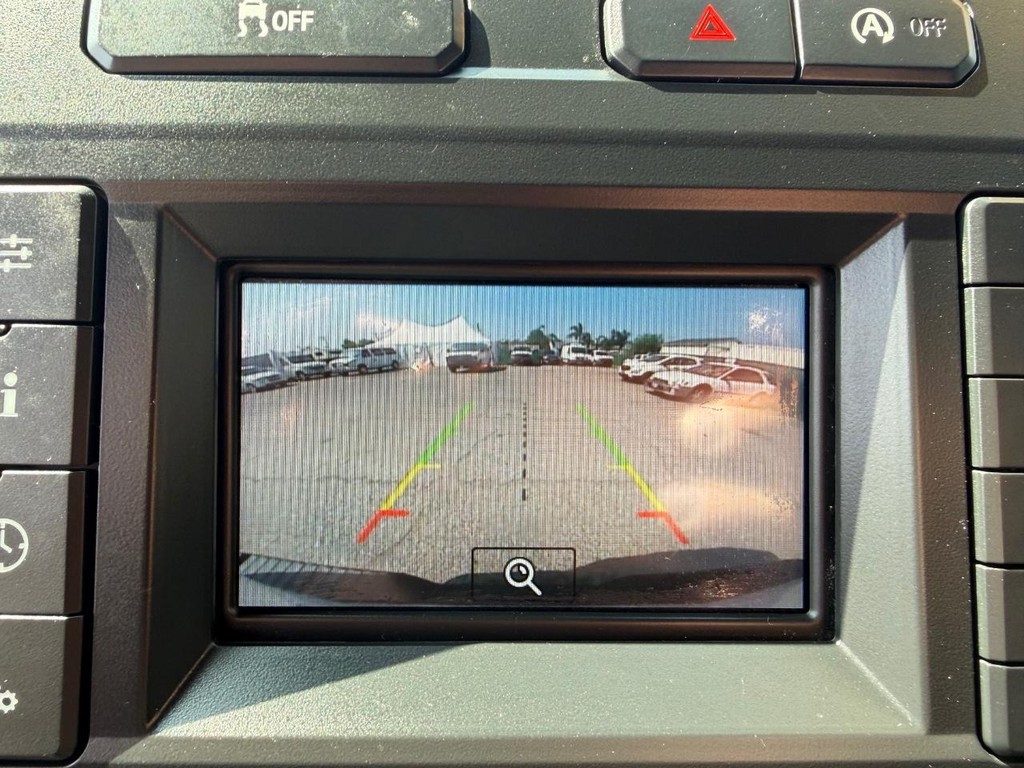 Ford F-150 Vehicle Full-screen Gallery Image 27