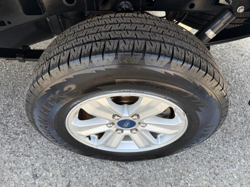 Ford F-150 Vehicle Full-screen Gallery Image 32