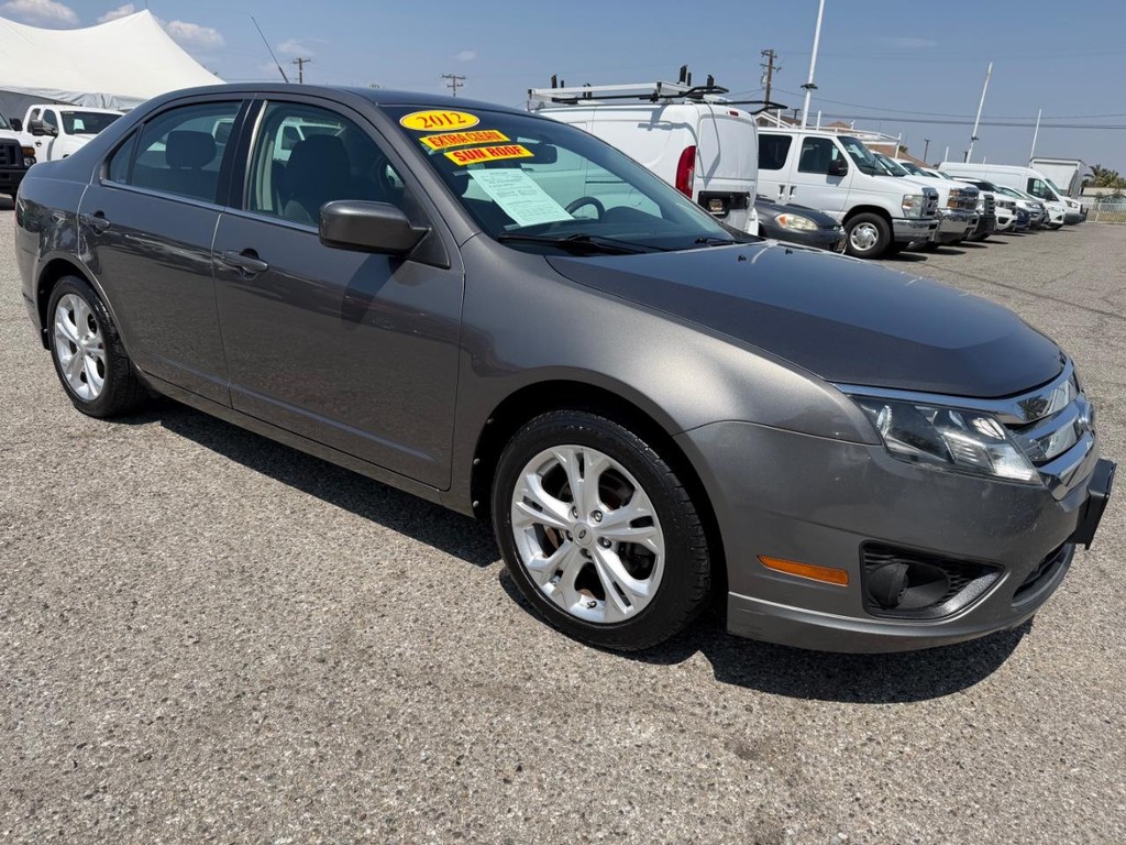 Ford Fusion Vehicle Full-screen Gallery Image 03