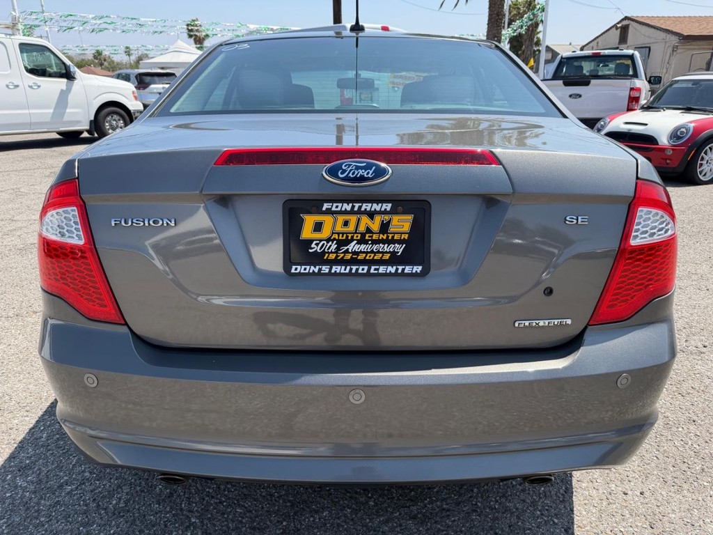 Ford Fusion Vehicle Full-screen Gallery Image 08