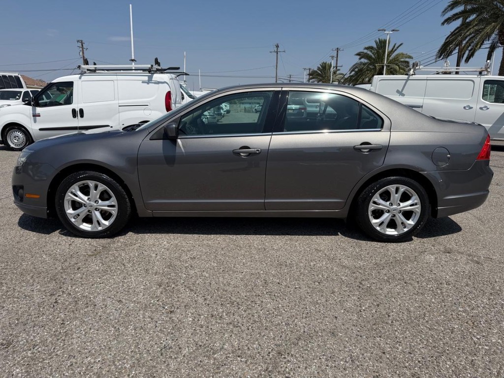 Ford Fusion Vehicle Full-screen Gallery Image 11
