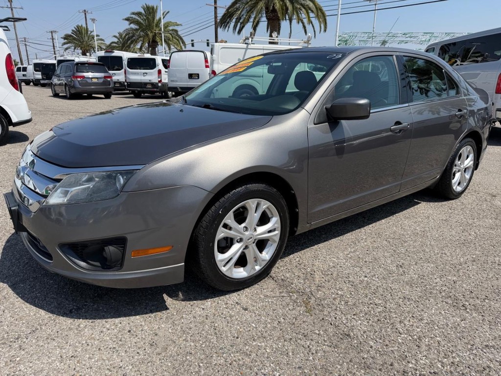 Ford Fusion Vehicle Full-screen Gallery Image 12