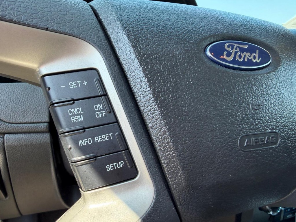 Ford Fusion Vehicle Full-screen Gallery Image 27