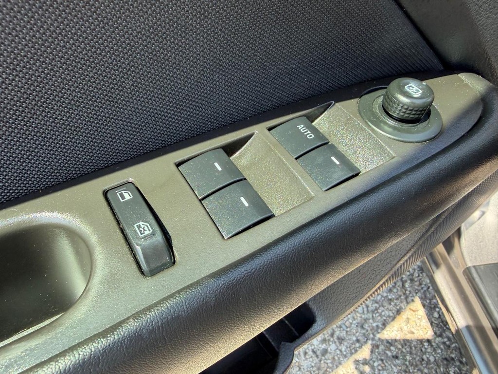 Ford Fusion Vehicle Full-screen Gallery Image 30