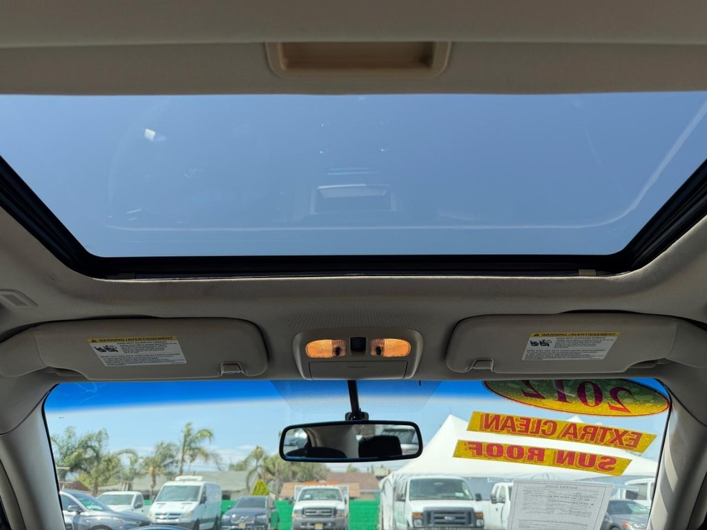 Ford Fusion Vehicle Full-screen Gallery Image 36