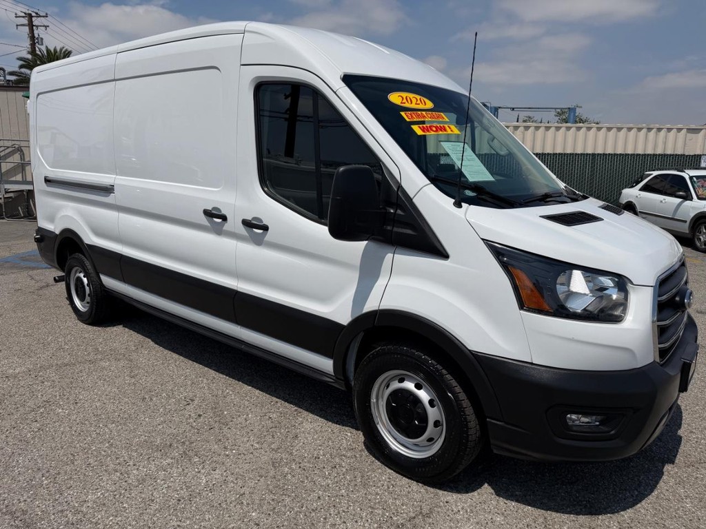 Ford Transit 250 Vehicle Full-screen Gallery Image 04