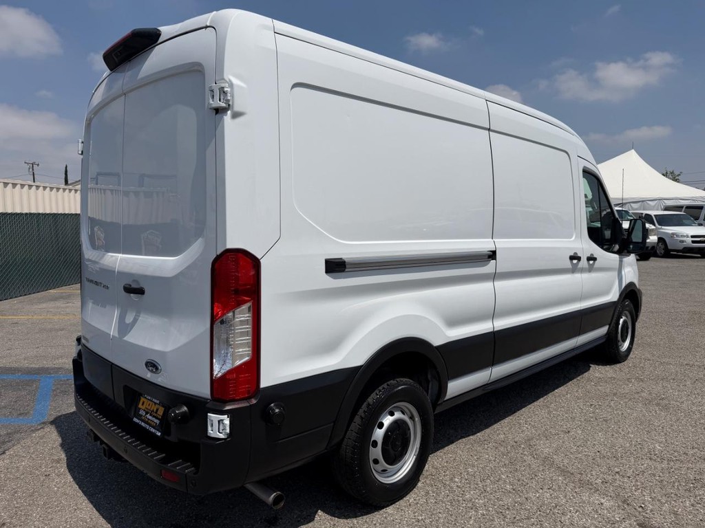Ford Transit 250 Vehicle Full-screen Gallery Image 07