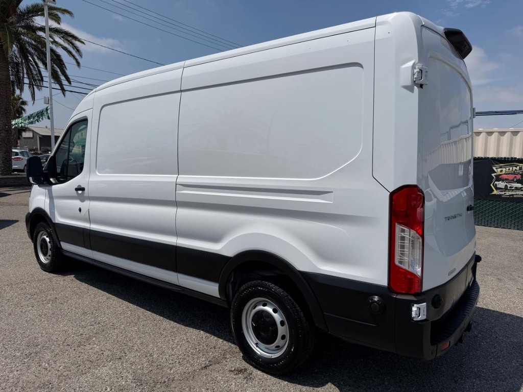 Ford Transit 250 Vehicle Full-screen Gallery Image 10