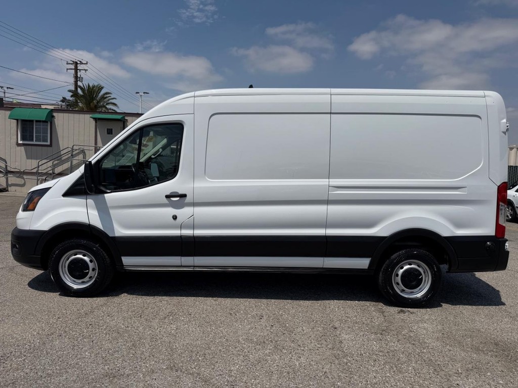 Ford Transit 250 Vehicle Full-screen Gallery Image 12