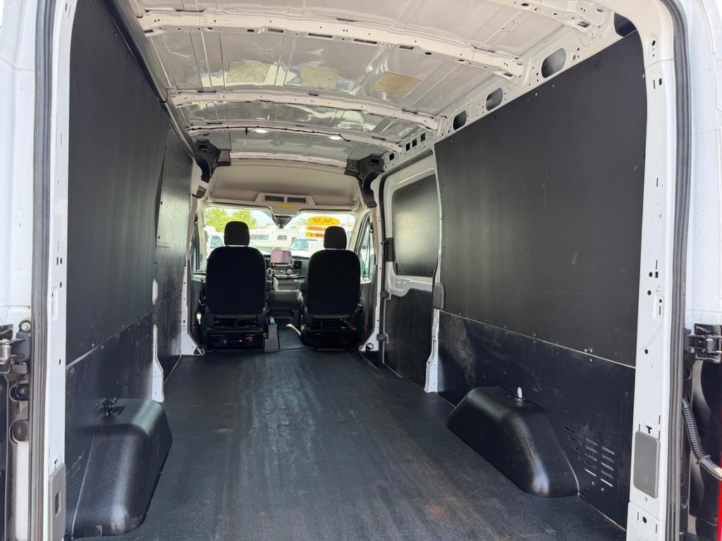 Ford Transit 250 Vehicle Full-screen Gallery Image 18