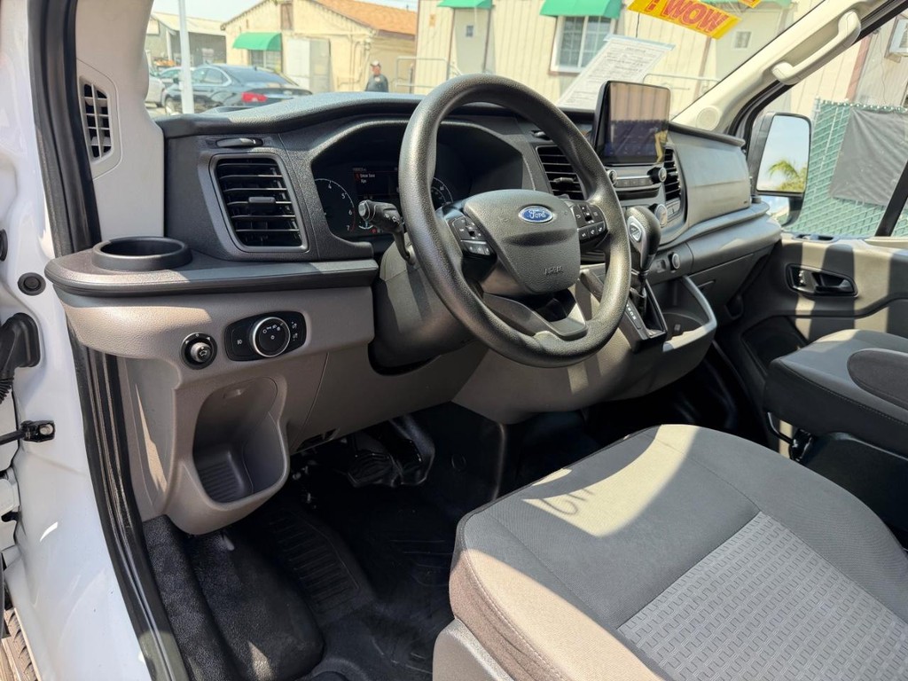 Ford Transit 250 Vehicle Full-screen Gallery Image 22