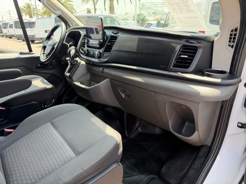 Ford Transit 250 Vehicle Full-screen Gallery Image 26
