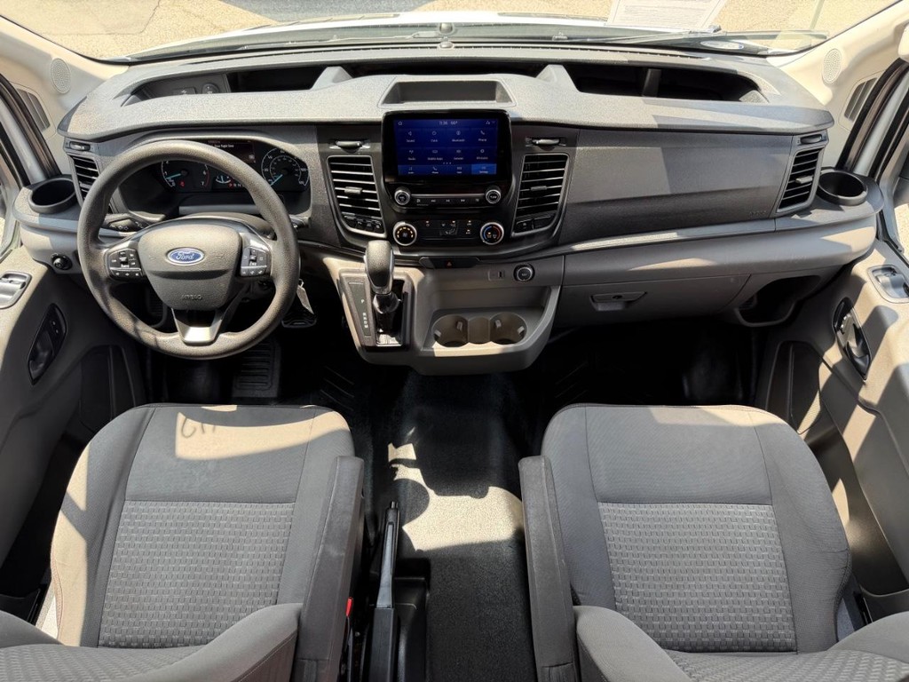 Ford Transit 250 Vehicle Full-screen Gallery Image 29