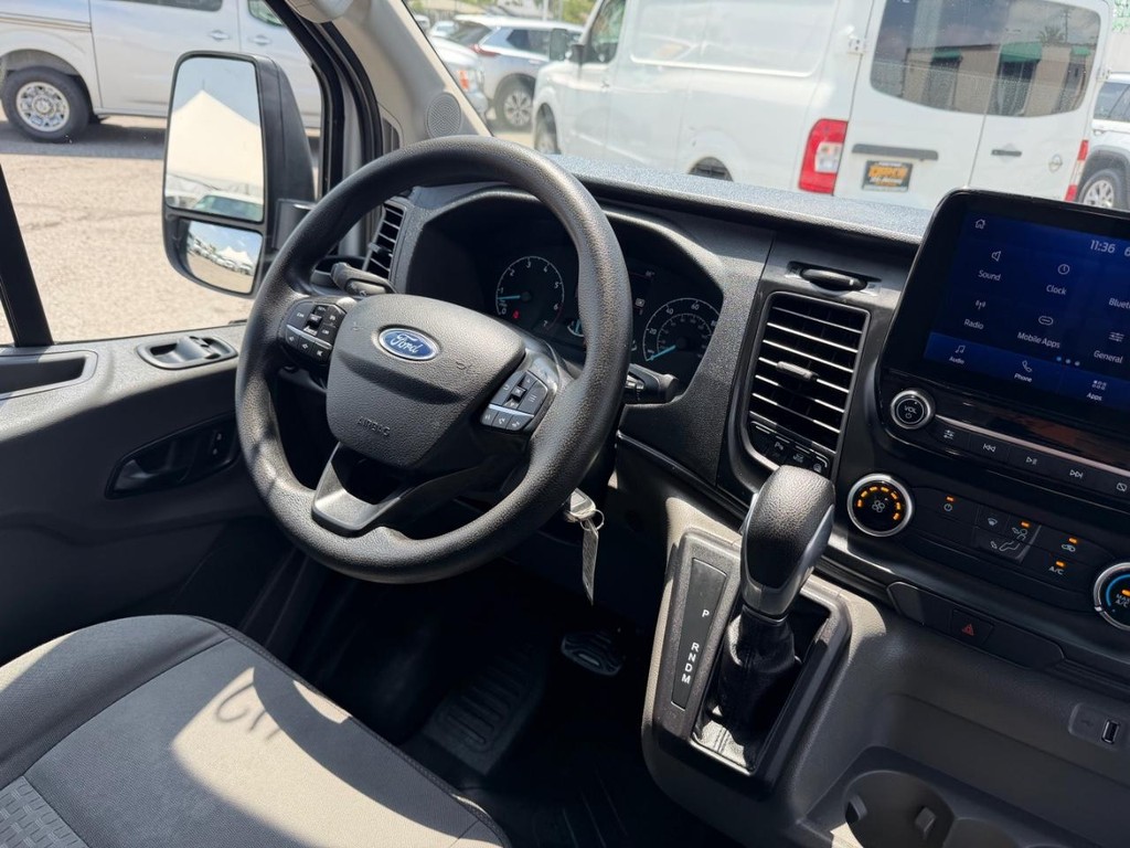 Ford Transit 250 Vehicle Full-screen Gallery Image 30