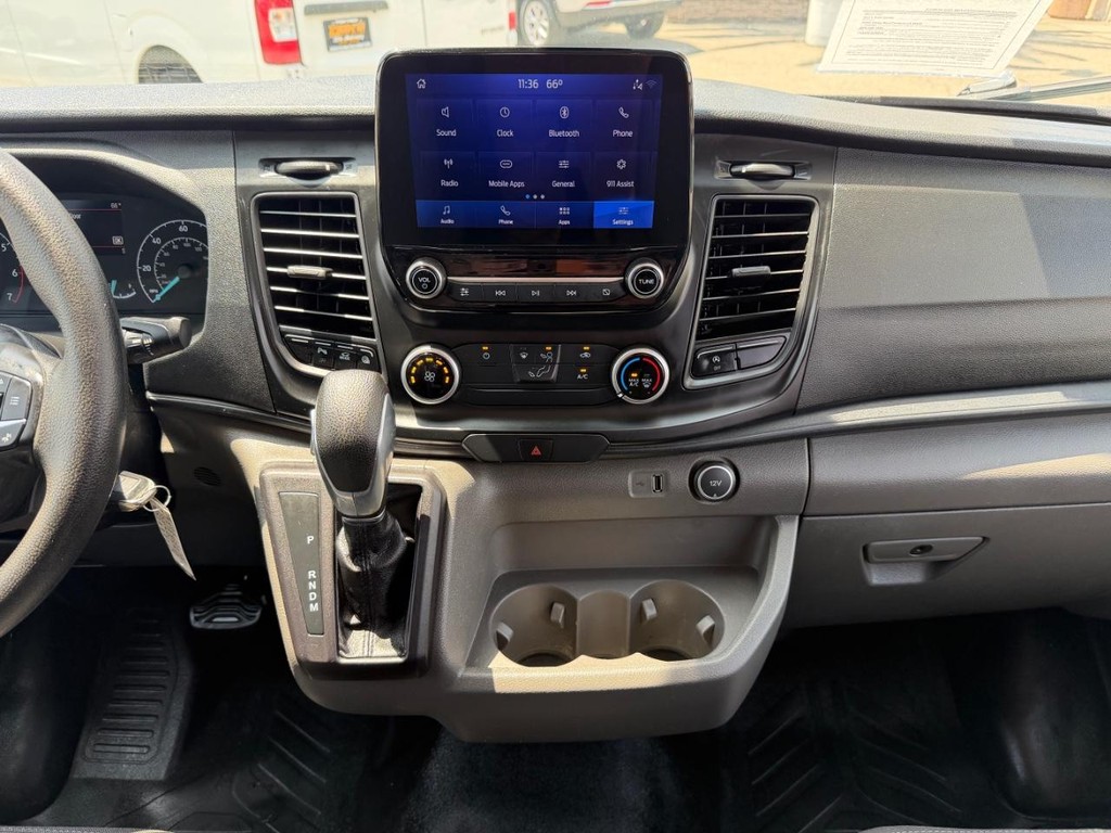 Ford Transit 250 Vehicle Full-screen Gallery Image 31