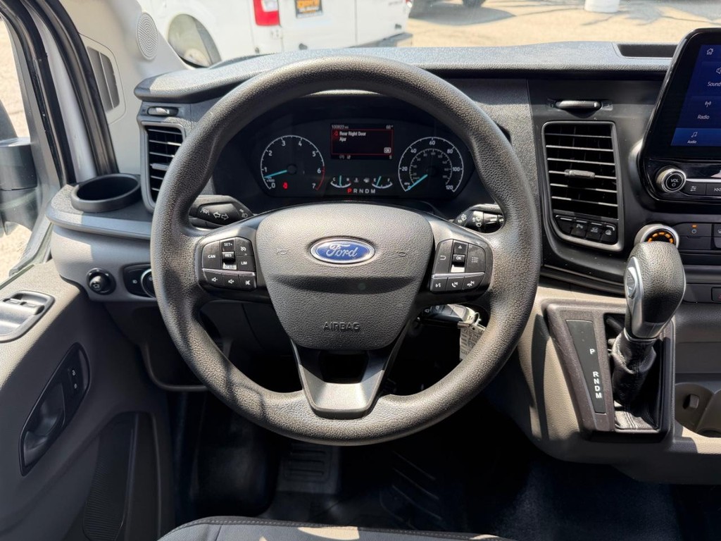 Ford Transit 250 Vehicle Full-screen Gallery Image 33