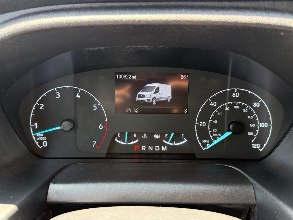 Ford Transit 250 Vehicle Full-screen Gallery Image 36