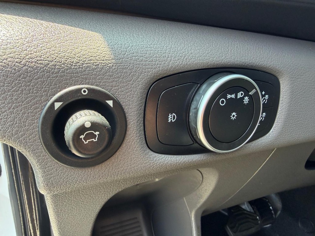 Ford Transit 250 Vehicle Full-screen Gallery Image 39
