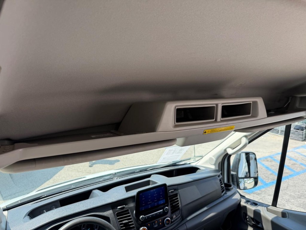 Ford Transit 250 Vehicle Full-screen Gallery Image 41