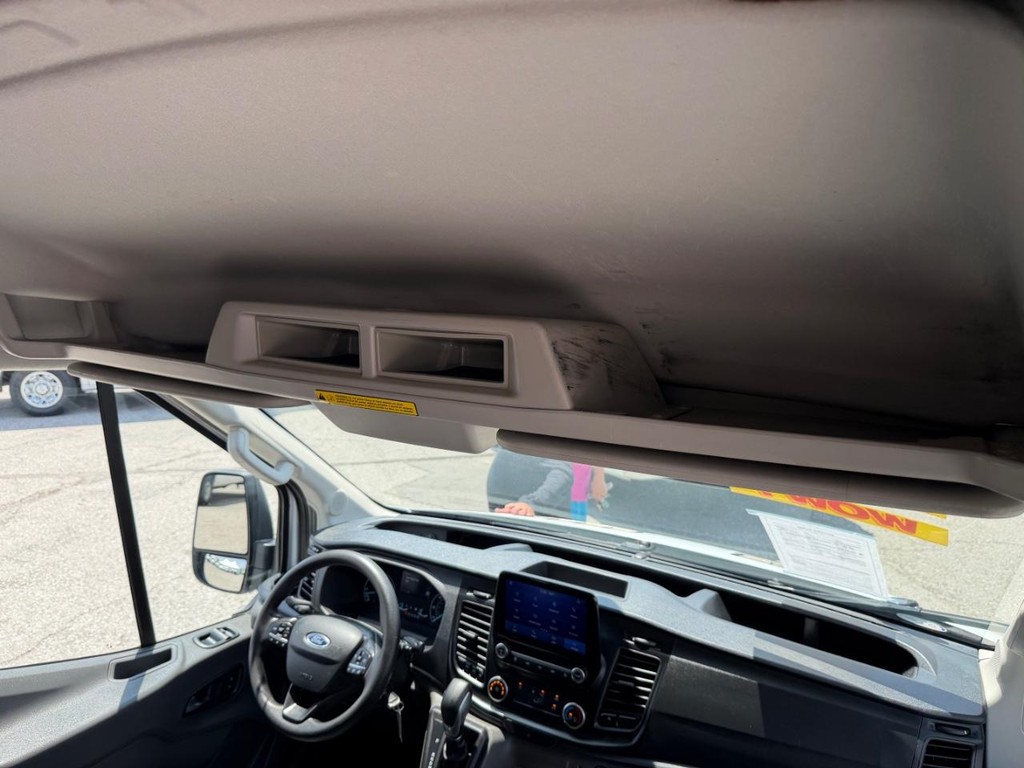 Ford Transit 250 Vehicle Full-screen Gallery Image 42