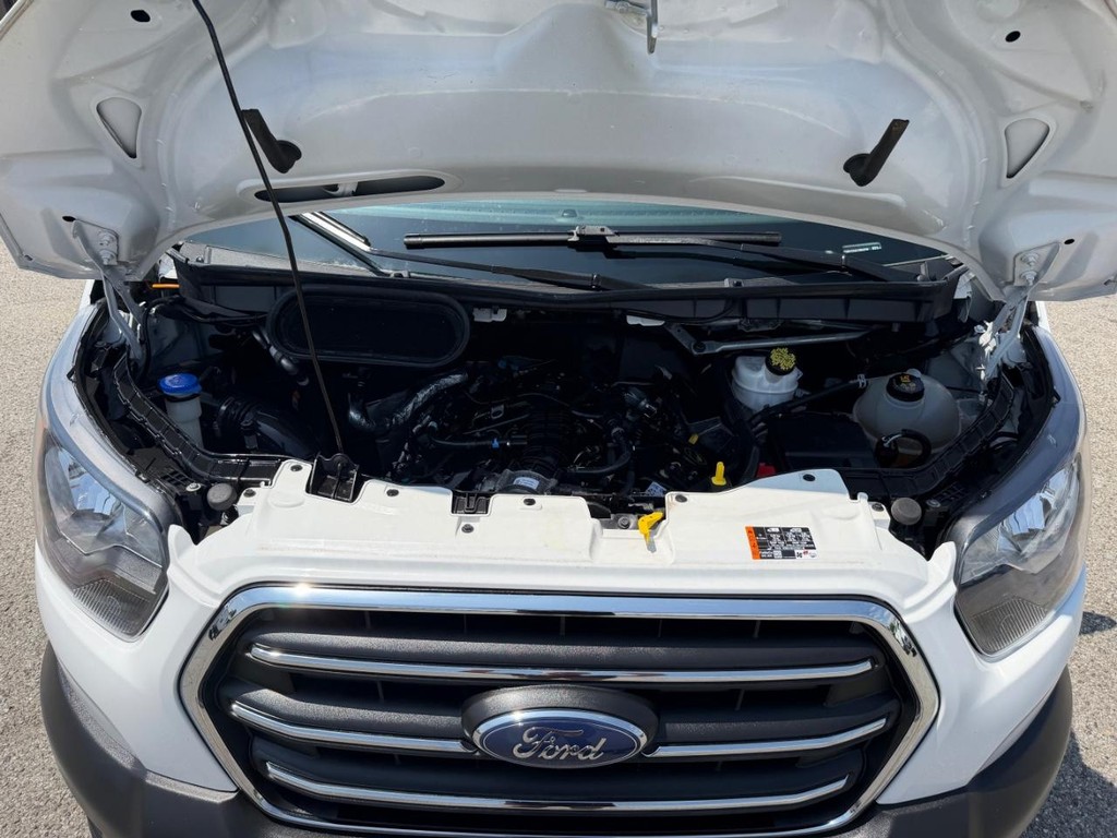 Ford Transit 250 Vehicle Full-screen Gallery Image 49