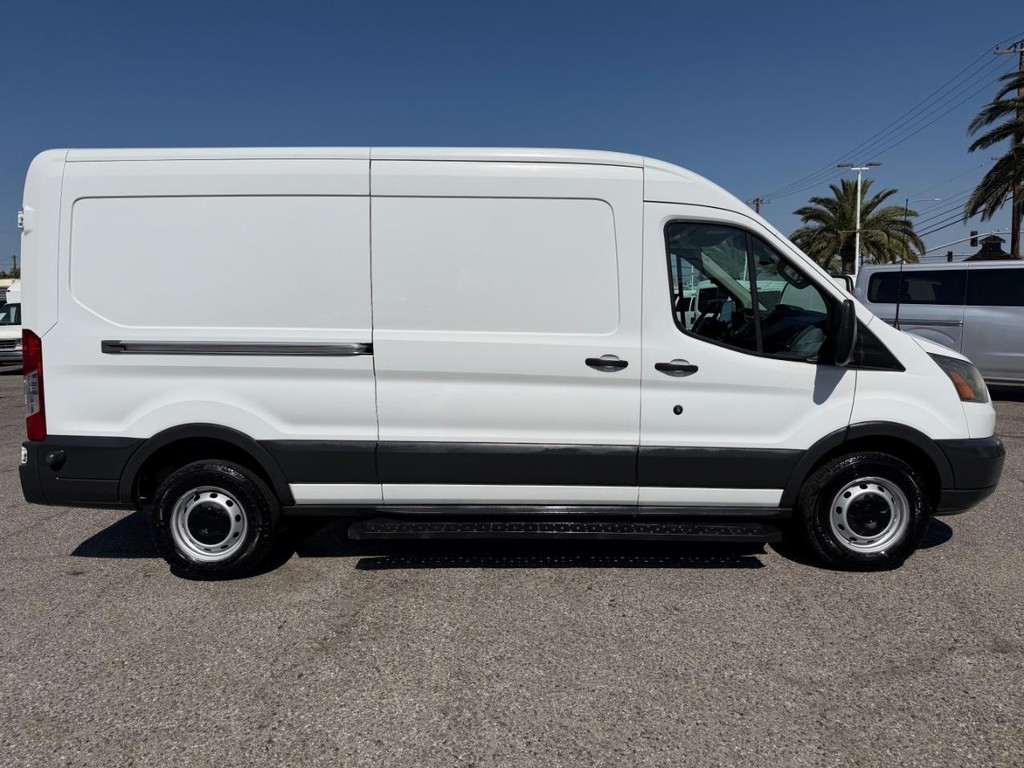 Ford Transit 350 Vehicle Full-screen Gallery Image 06