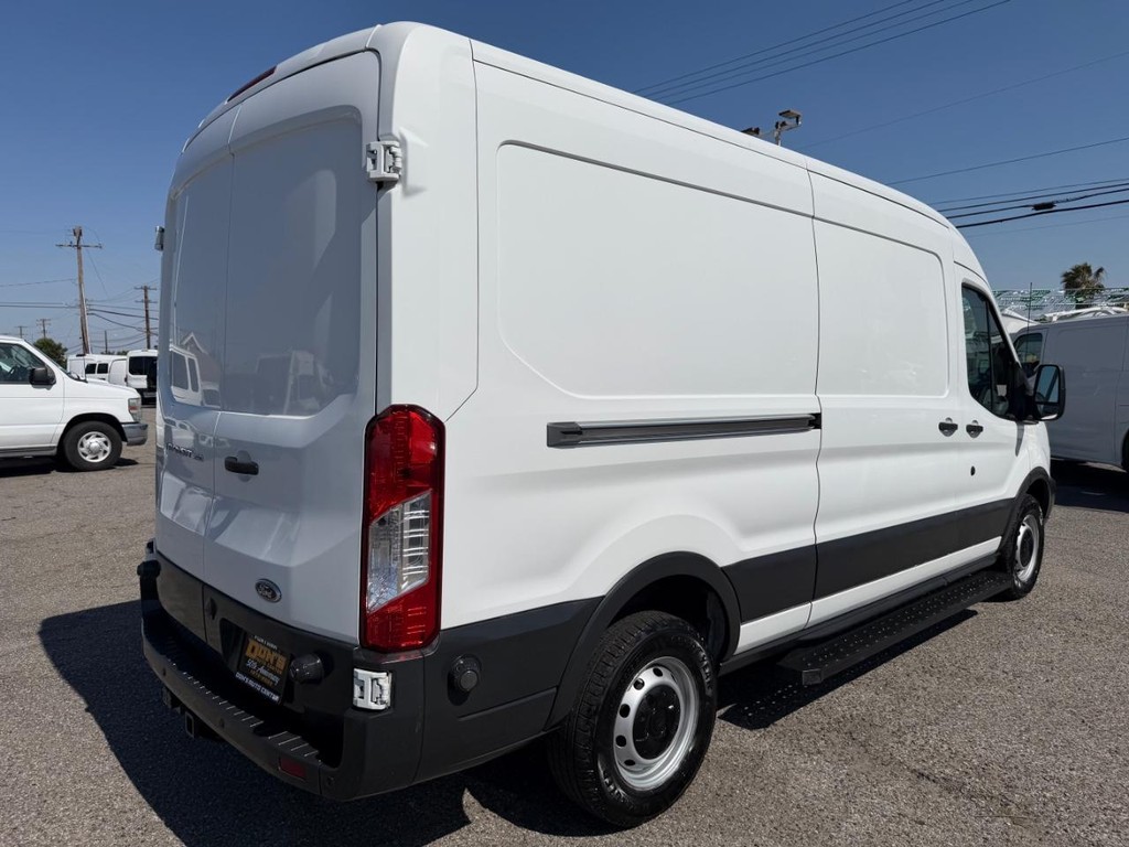 Ford Transit 350 Vehicle Full-screen Gallery Image 07