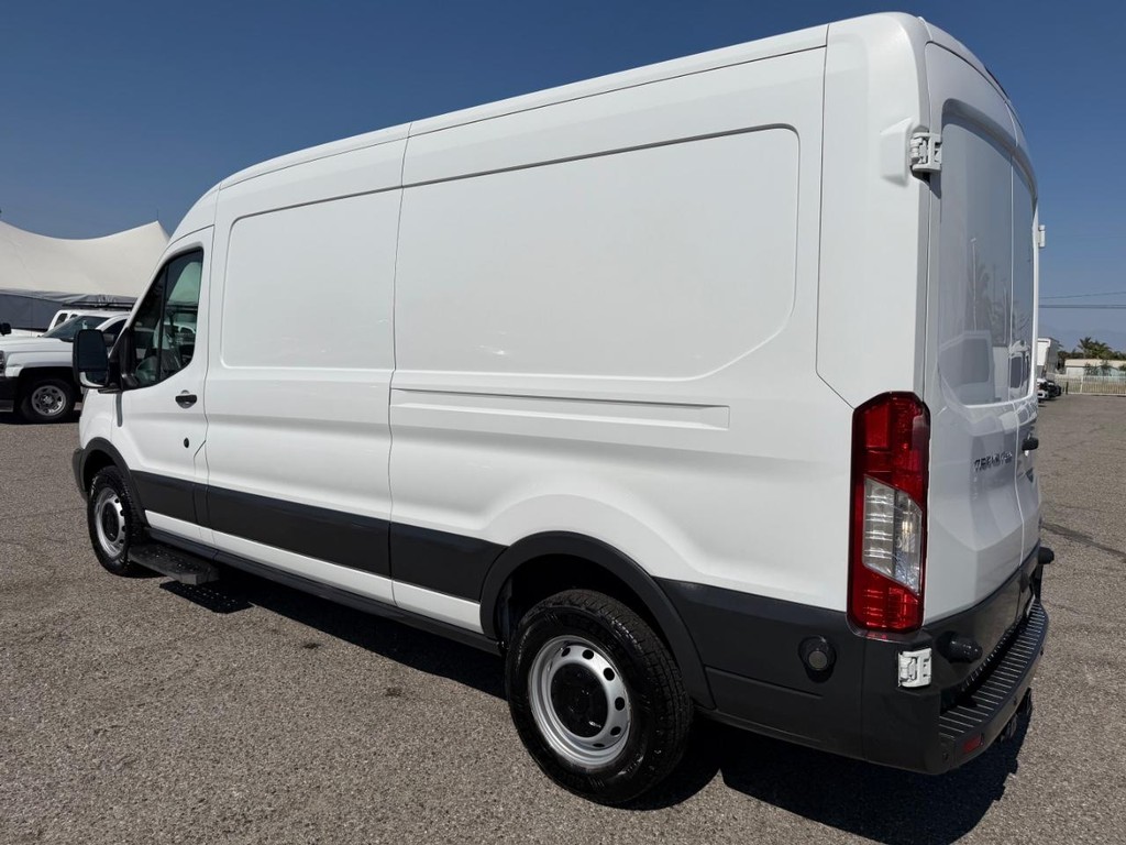 Ford Transit 350 Vehicle Full-screen Gallery Image 09