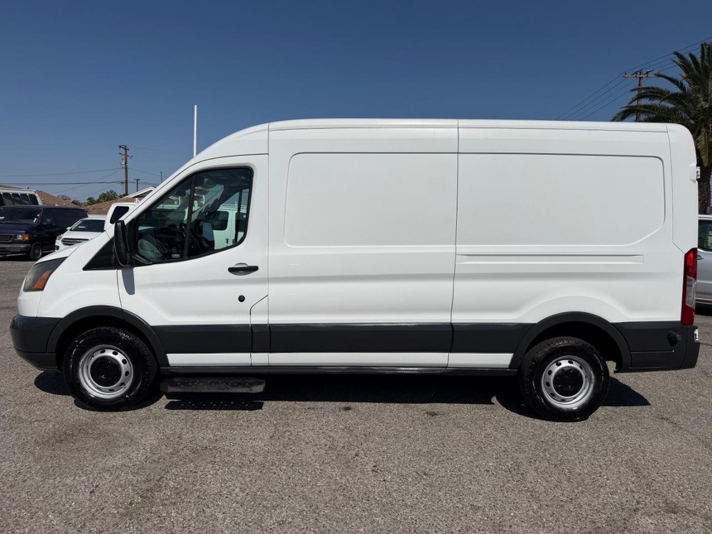 Ford Transit 350 Vehicle Full-screen Gallery Image 10