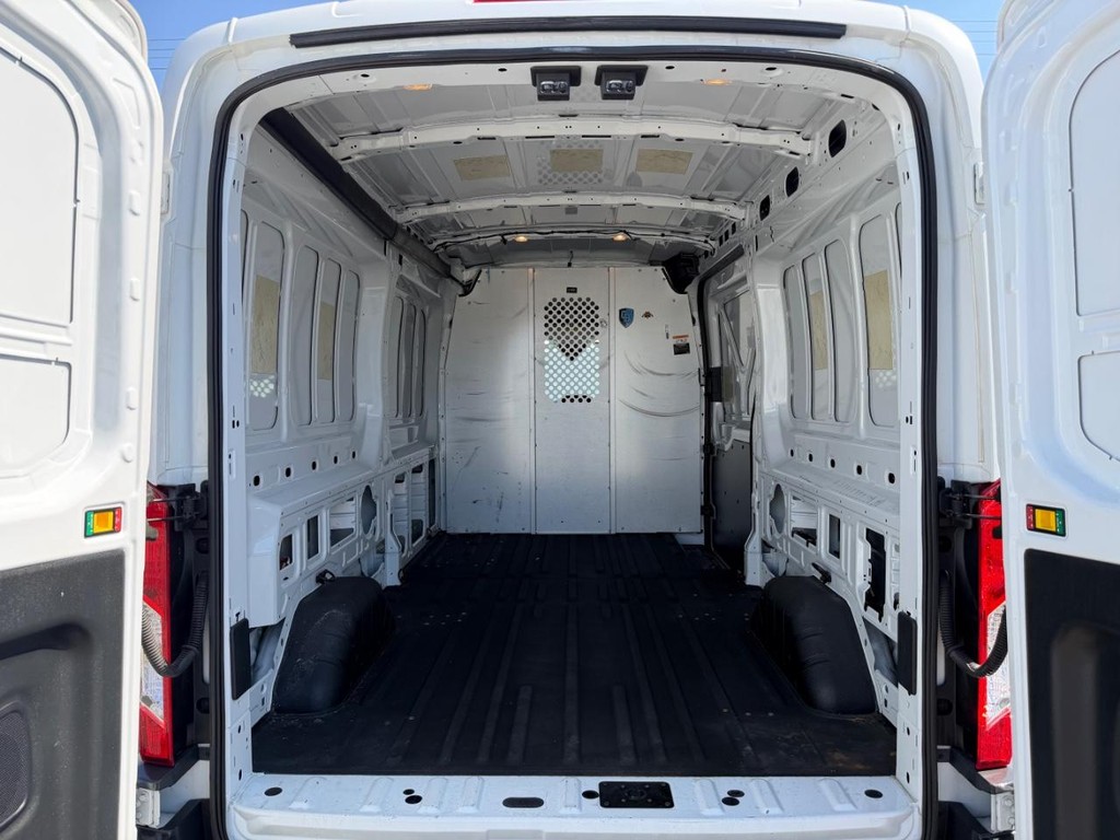 Ford Transit 350 Vehicle Full-screen Gallery Image 15
