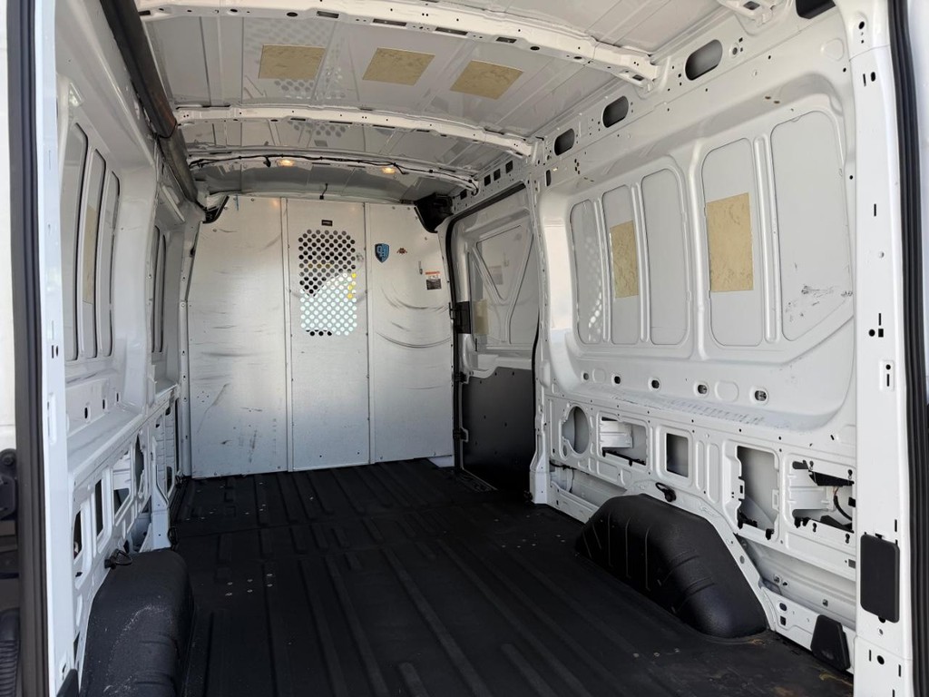 Ford Transit 350 Vehicle Full-screen Gallery Image 17