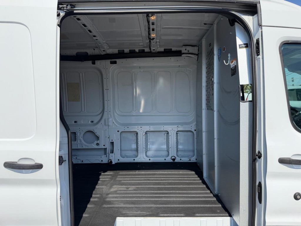 Ford Transit 350 Vehicle Full-screen Gallery Image 18