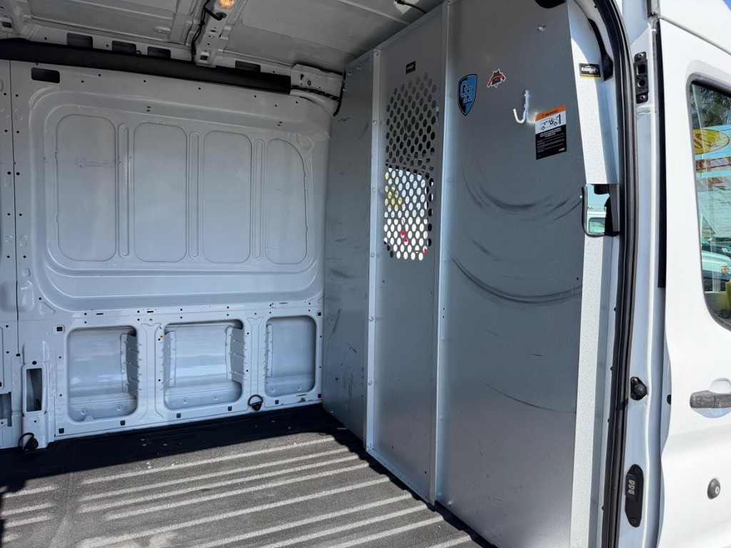 Ford Transit 350 Vehicle Full-screen Gallery Image 19