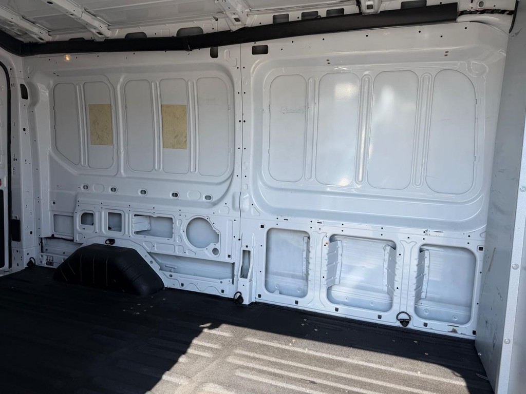 Ford Transit 350 Vehicle Full-screen Gallery Image 20